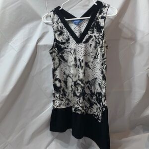 Simply Vera by Vera Wang White and Black Print with Black Trim Tank top Size M